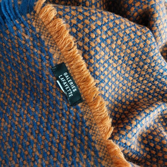 Galeries Lafayette, Love & Lore Scarf Set - Winter Warmth and Style - Picture 3 of 5